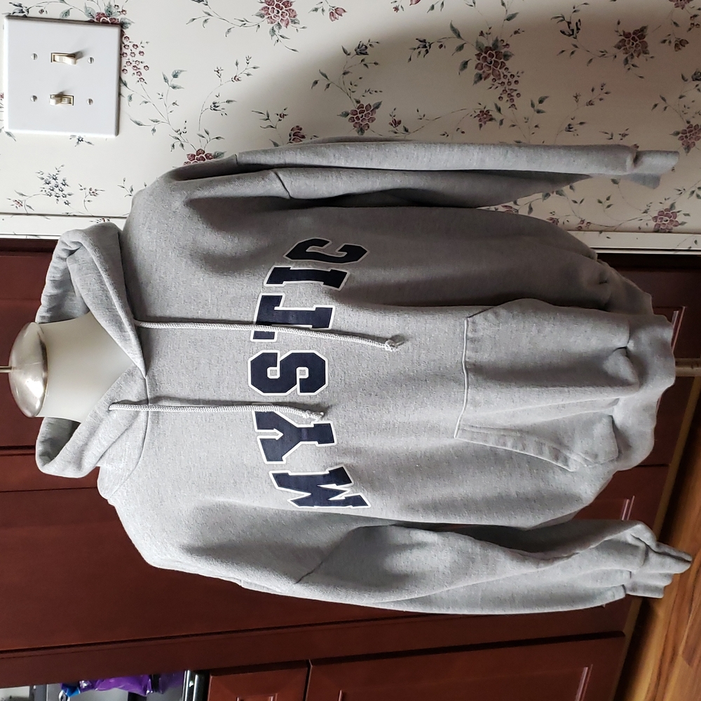 Women's Mystic, CT Sweatshirt Size Medium